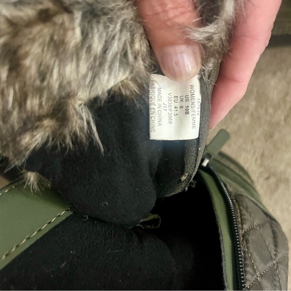 Lands' End Squall Insulated Green and Gray Winter Boots with Faux Fur - Picture 4 of 4